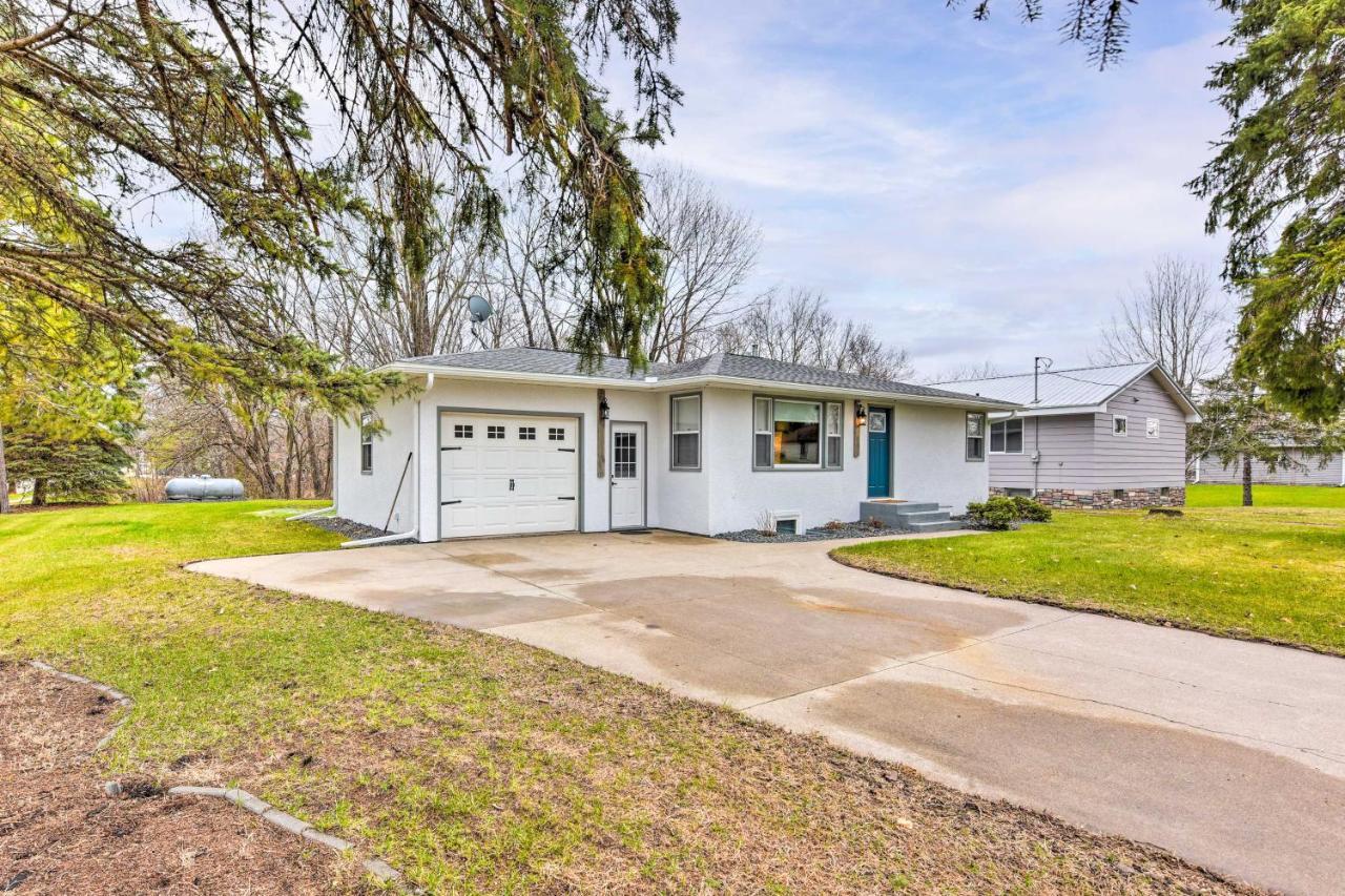 Charming Retreat With Deck - Walk To Lake Pepin 외부 사진