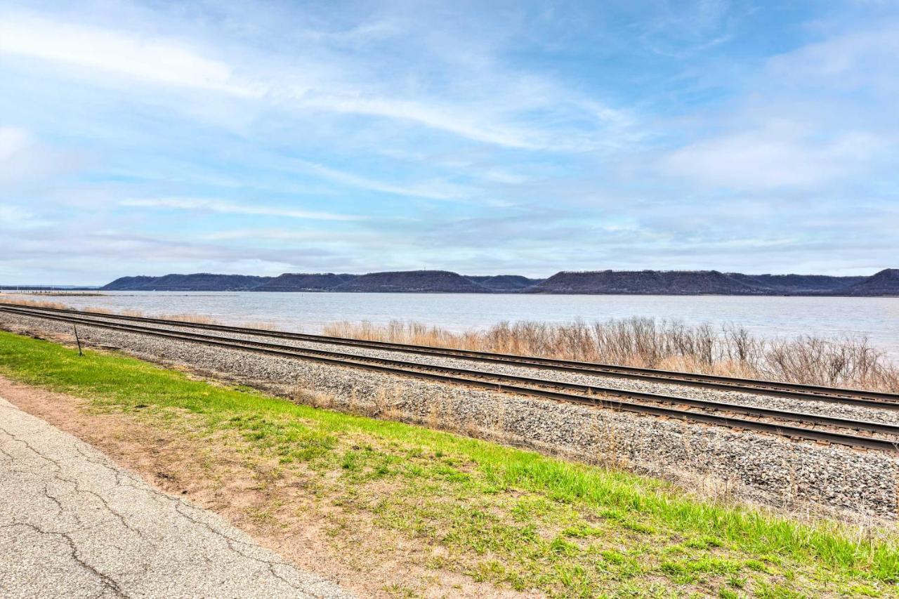 Charming Retreat With Deck - Walk To Lake Pepin 외부 사진